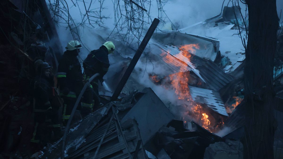 Skutki jednego z rosyjskich ataków — zdjęcie ilustracyjne