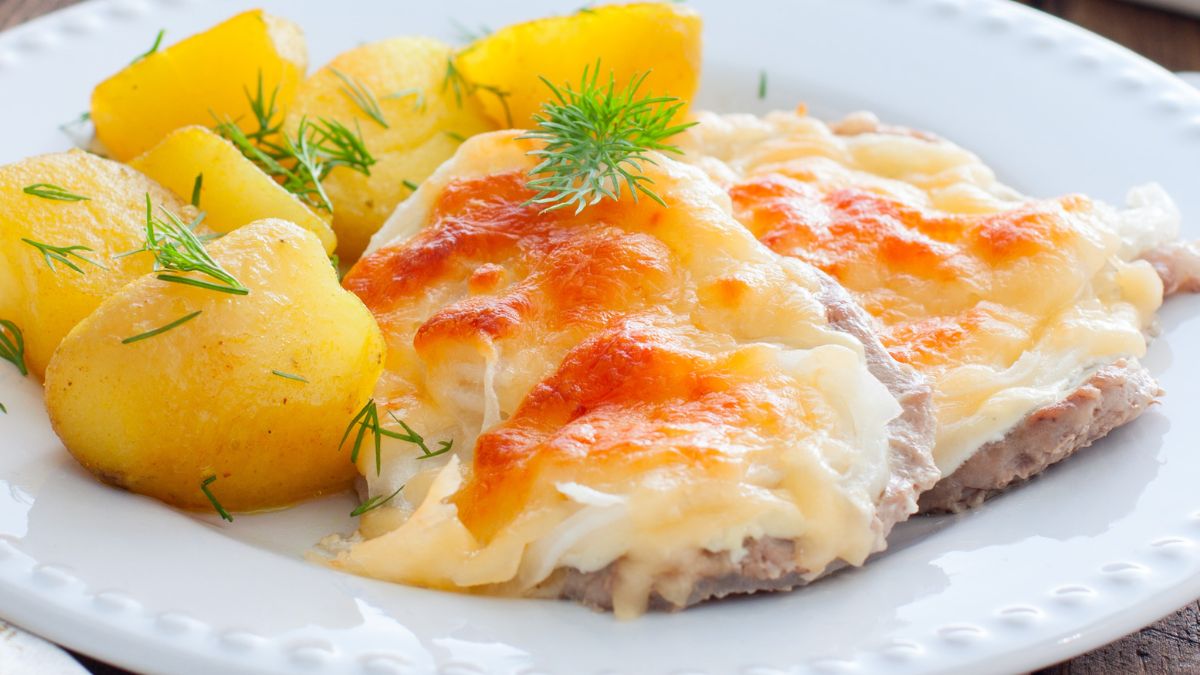 Kotlety schabowe zapiekane pod beszamelem