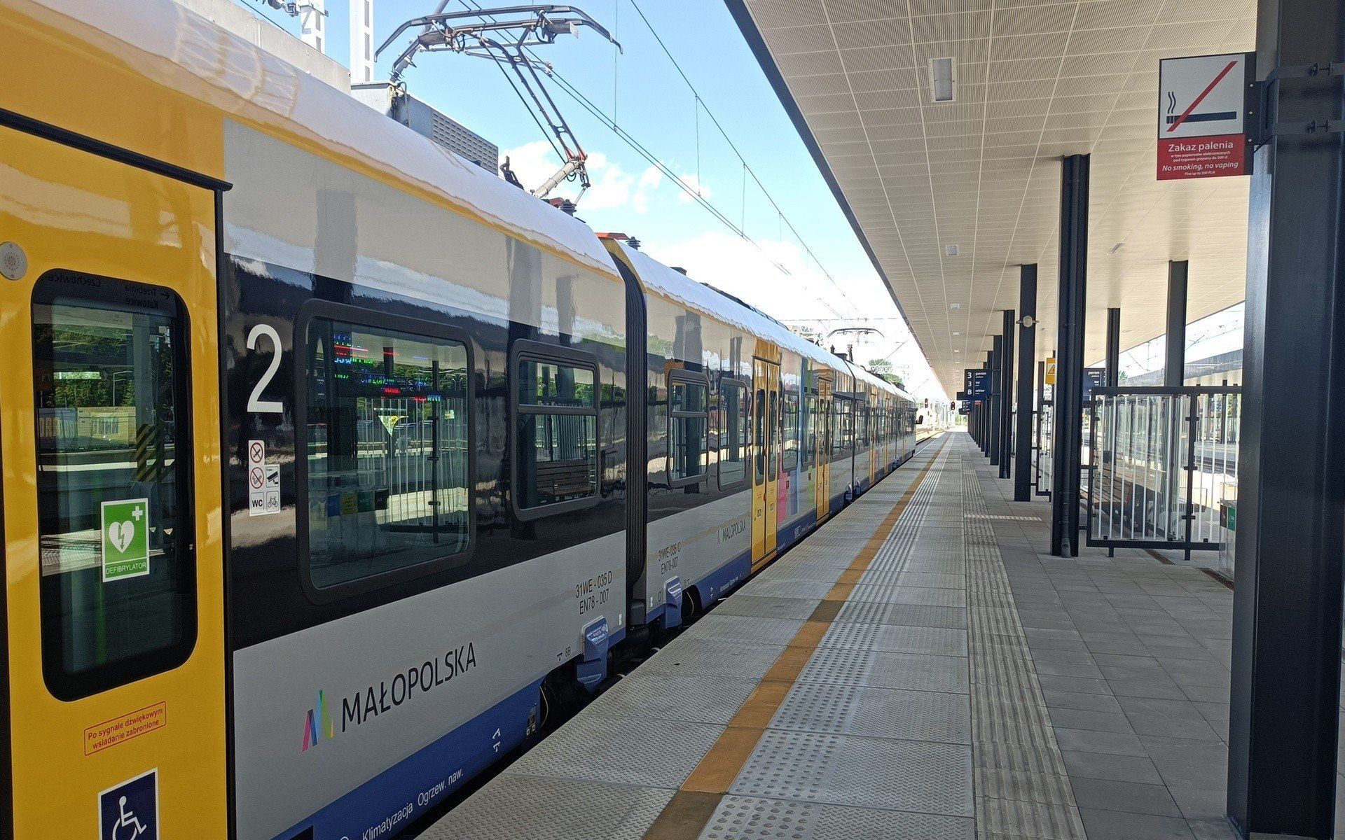Na peronach oświęcimskiego dworca kolejowego pojawią się tablice elektroniczne informujące na bieżąco o odjazdach pociągów.