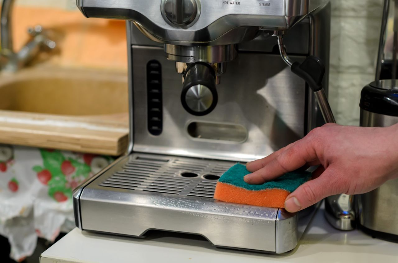 Keep your coffee tasting fresh: Expert tips for cleaning your machine