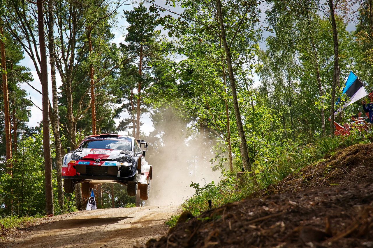 WRC: Młody mistrz potwierdza dominację. Solidne punkty Marczyka