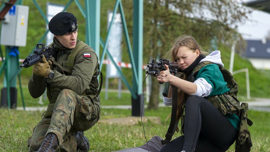 Akcja MON "Trenuj z wojskiem"
15.04.2023 Braniewo - 9 Braniewska Brygada Kawalerii Pancernej. Akcja MON Trenuj z wojskiem N/z uczniowie podczas zajec z zolnierzami 9BBKPanc
Fot. Stanislaw Bielski/REPORTER
Stanislaw Bielski/REPORTER