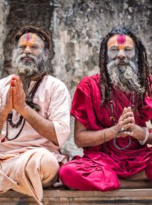 "It doesn't matter what religion you have". The DJ priest who transforms the place of worship into a dance floor