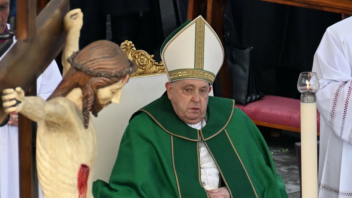 Papie? Franciszek pe?ni obowi?zki mimo zapalenia oskrzeli
Pope Francis attends the Jubilee Mass for Armed Forces, Police and Security Personnel in Saint Peter?s square at the Vatican on February 9, 2025. Photo: Eric Vandeville/ABACAPRESS.COM
Vandeville Eric/ABACA