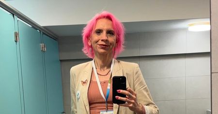 Transpłciowa filozofka w damskim WC. "Przez ciebie nie czujemy się bezpiecznie"