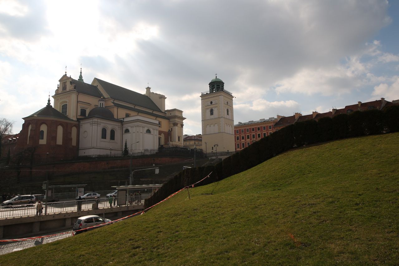 Ogniskowa 16 mm, przysłona f/8, słońce w kadrze. Blików jak na lekarstwo.