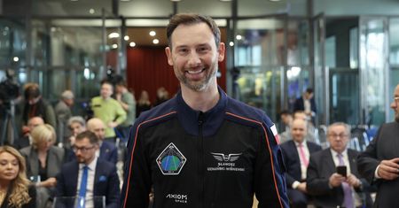 Musk zapowiada wycofanie Dragonów. Polak poleci na ISS?