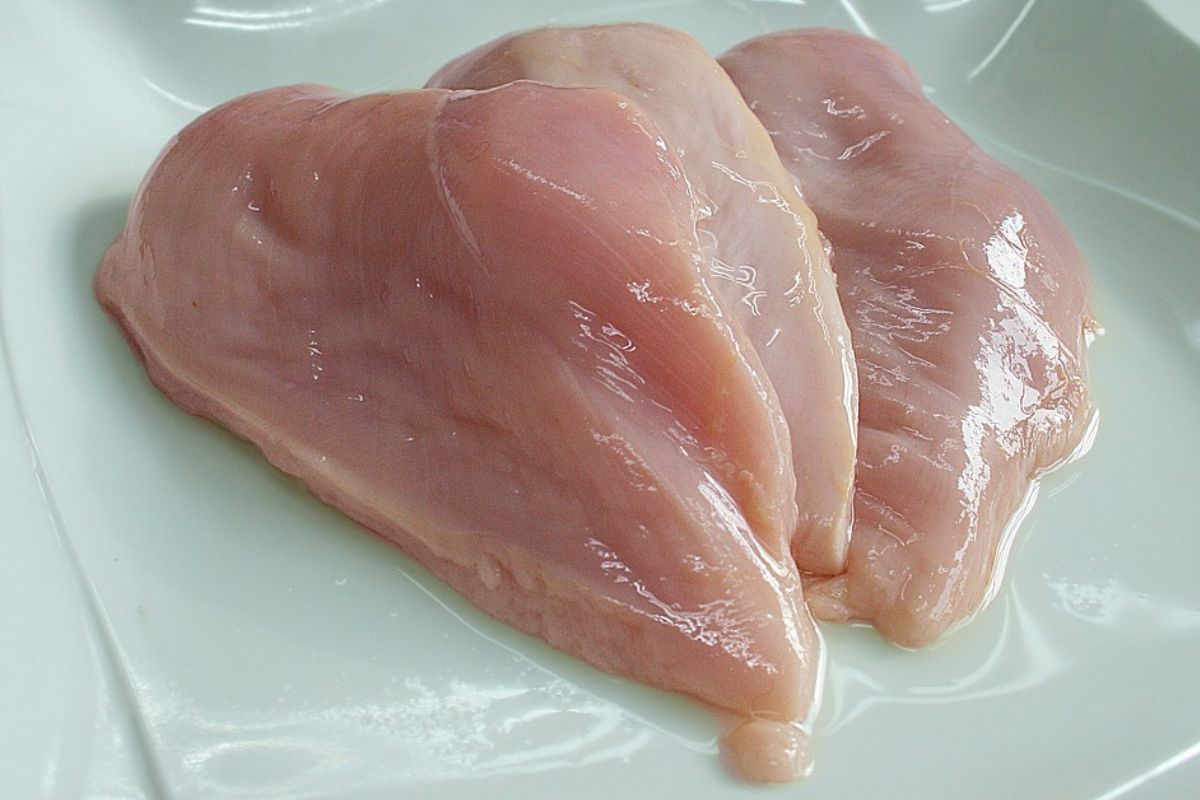 Jak przyrządzić pierś z kurczaka, żeby nie była sucha?