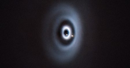 Narodziny planet przy gwieździe WISPIT 2. Tak powstają nowe światy