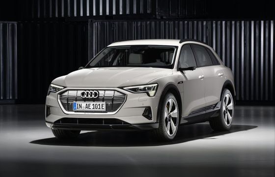 Audi e-tron zaprezentowany. Pierwszy elektrycznie napędzany samochód