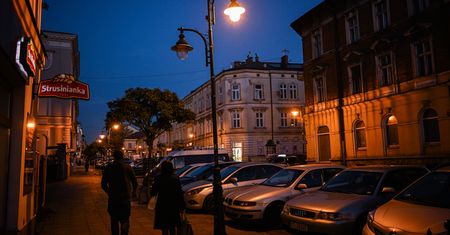 Ciemniej w mieście, bo szukają oszczędności. Mieszkanka poskarżyła się do RPO