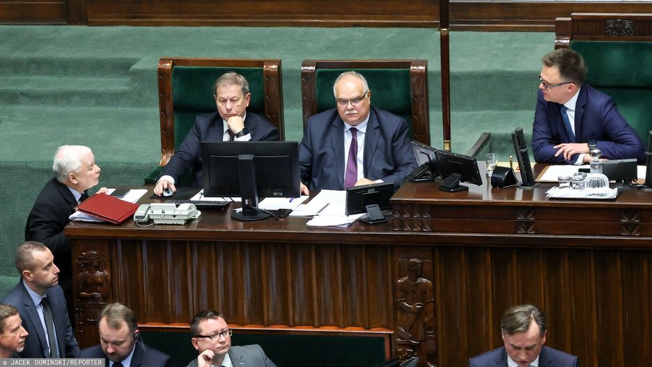 Jarosław Kaczyński i Szymon Hołownia podczas pierwszego posiedzenia Sejmu