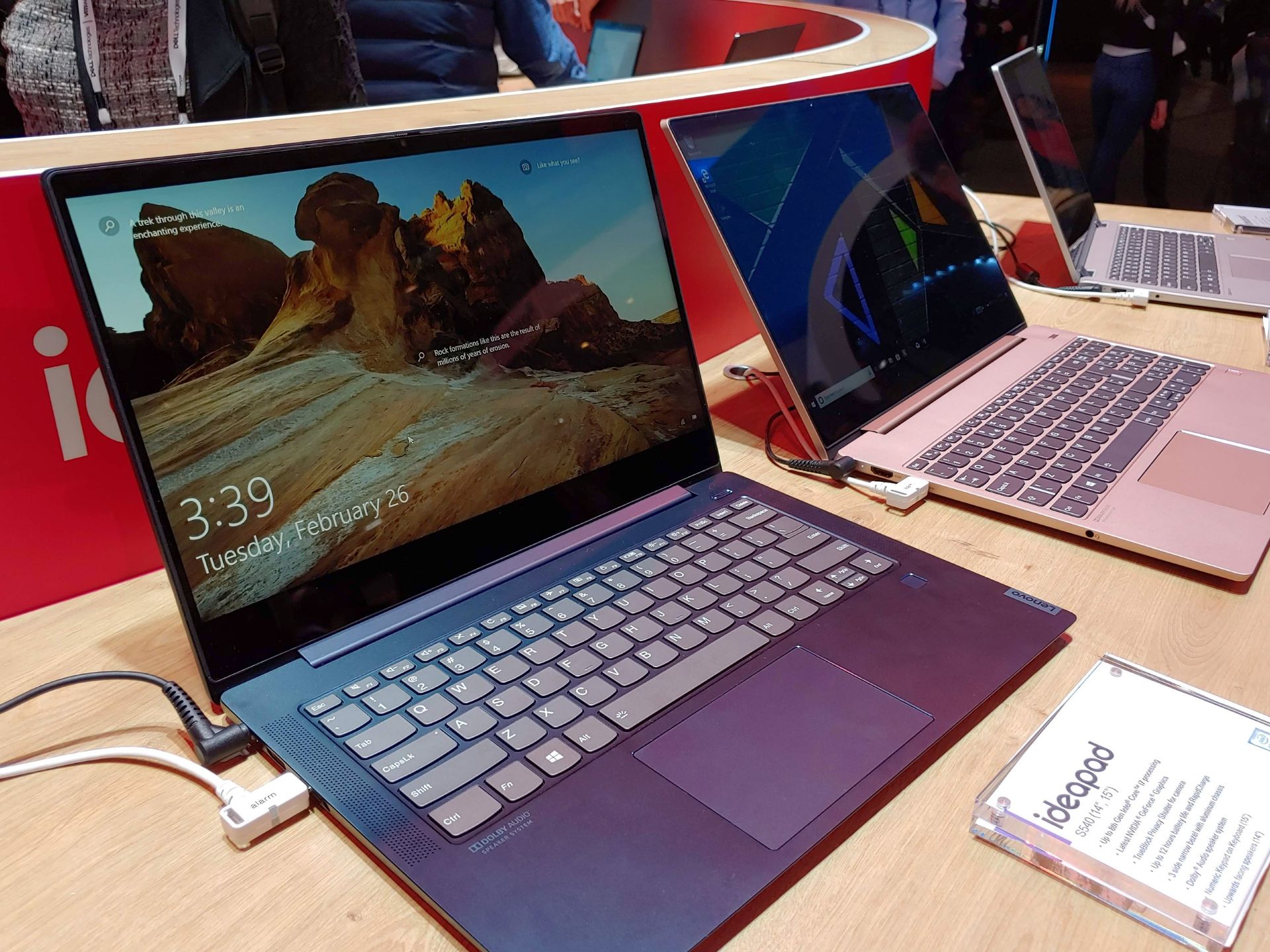 IdeaPad S540 a stoisku Lenovo na MWC