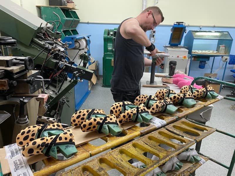 Producent bucików dla dzieci szuka finansowania. Liczy, że rodzice pomogą mu podbić świat