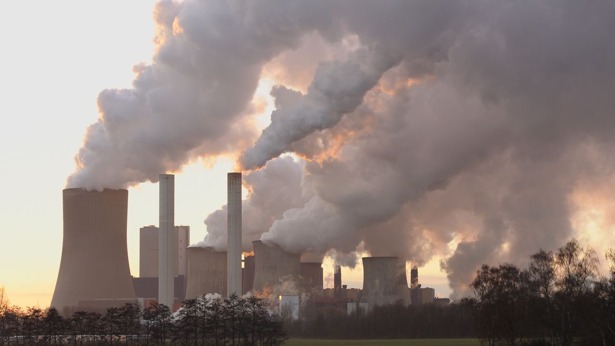 Na zdjęciu kominy elektrowni