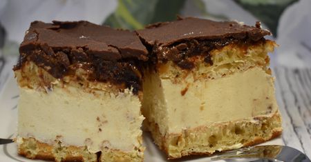 Kremowe ciasto bez pieczenia. Dosłownie rozpływa się w ustach