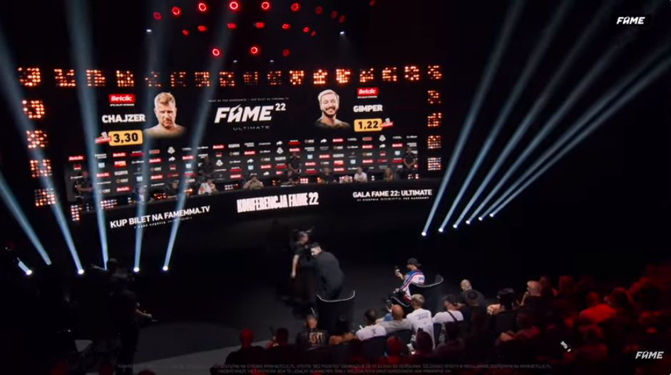 "Interakcja" Najmana i Chajzera na konferencji FAME MMA 22