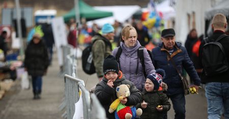 Jak nie skrzywdzić osób w kryzysie? Ekspertka mówi, czego nie robić