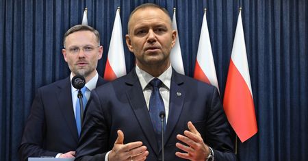 Nawrocki stawi się w prokuraturze? Bogucki odpowiada