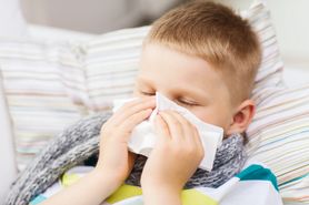 Jak pomóc dziecku, które przez katar ma problemy ze snem?