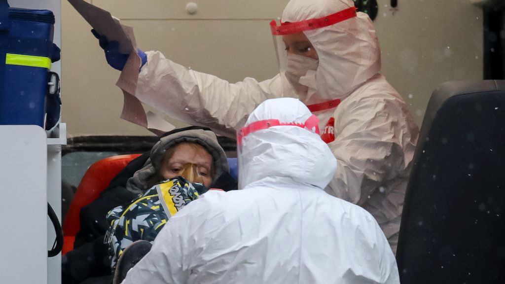 Dr Karauda o rokowaniach u podłączonych do respiratora. "To są pojedyczne przypadki, jeżeli ktoś z tego wychodzi"