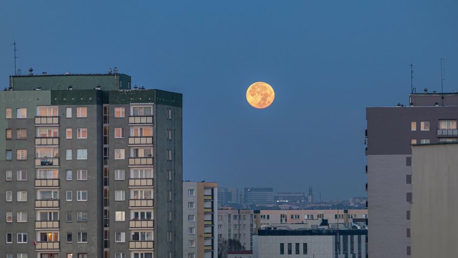 Truskawkowy Księżyc. Na co wpłynie Superpełnia?