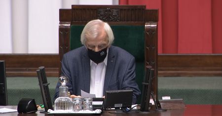 Symbol błyskawicy. Ryszard Terlecki w Sejmie zarzuca opozycji wykorzystywanie symboli nazistowskich