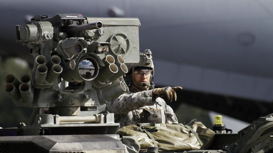 Latvia Nato Exercise
epa04388105 A US soldier in an Stryker armored personal carrier (APC) takes part in NATO's Steadfast Javelin II military exercise in Lielvarde, Latvia, 06 September 2014. Hundreds of soldiers, vehicles and aircraft from nine countries will take part in a NATO military exercise on the alliance's eastern front. The exercise was initially supposed to be US-sponsored, but has been expanded to a larger-scale NATO exercise as part of a bid to reassure eastern member states that feel threatened by Russia. It will train more than 2,000 soldiers, according to the alliance. The exercise will run through 08 September in Estonia, Latvia, Lithuania and Poland, as well as Germany. The USA and Canada are also among the countries taking part.  EPA/VALDA KALNINA 
Dostawca: PAP/EPA.
VALDA KALNINA