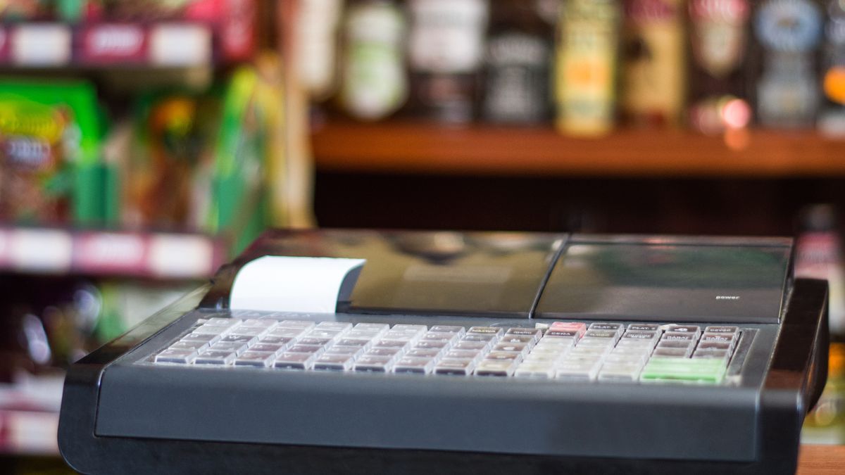 kupowanie, bar, bisnes, kasa fiskalna, sklep, technologia, paragon, zakupy, pit, rachunki, klient, sprzedawca, kasjerka, pracownik, praca, podatek, klawiatura, przyciski, waluta, cena, bilon