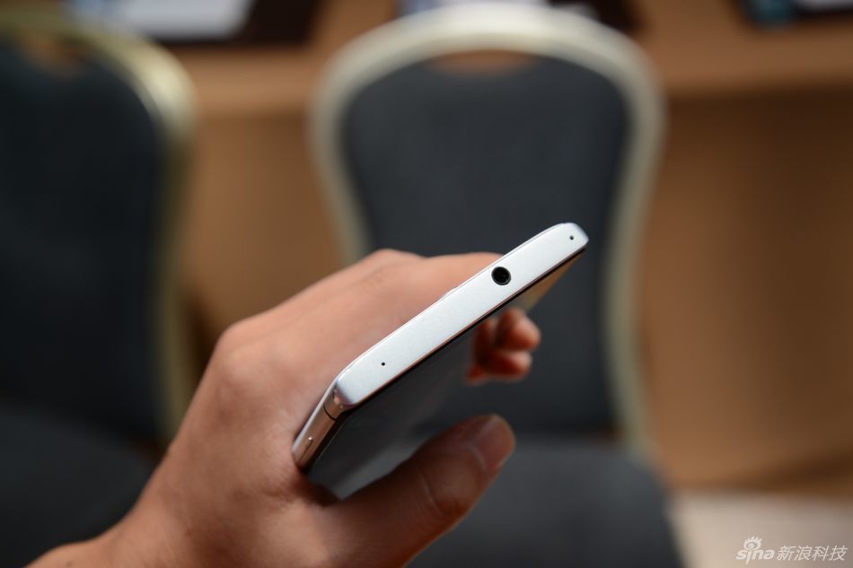 Takee 1 - "pierwszy na świecie holograficzny smartfon" 7