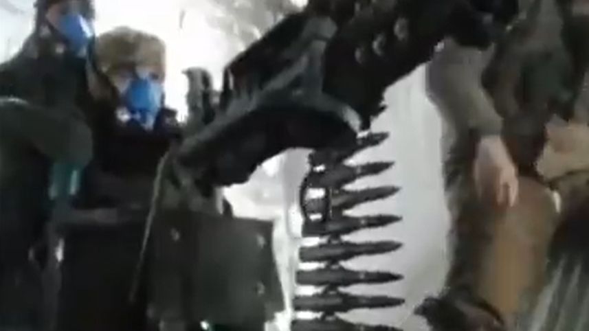 Rosyjscy żołnierze z improwizowaną modyfikacją armaty automatycznej 2A14 kal. 23 mm.