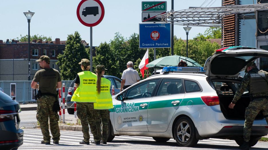 Wr�c? kontrole na polsko-niemieckiej granicy
Fot. NewsLubuski/East News, Slubice, 01.07.2025. Przejscie graniczne Slubice - Frankfurt nad Odra. Dziala na nim m.in. Ruch Obrony Granic, Straz Graniczna oraz Samodzielny Pododdzial Prewencji Policji z Gorzowa Wielkopolskiego. Od 7 lipca wroca czasowe kontrole na granicy z Niemcami.
NewsLubuski