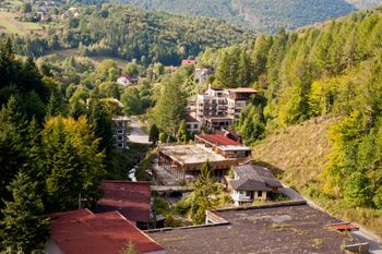 Luksus w czasach PRL. Teraz kurort zmienił się w opuszczone miasteczko