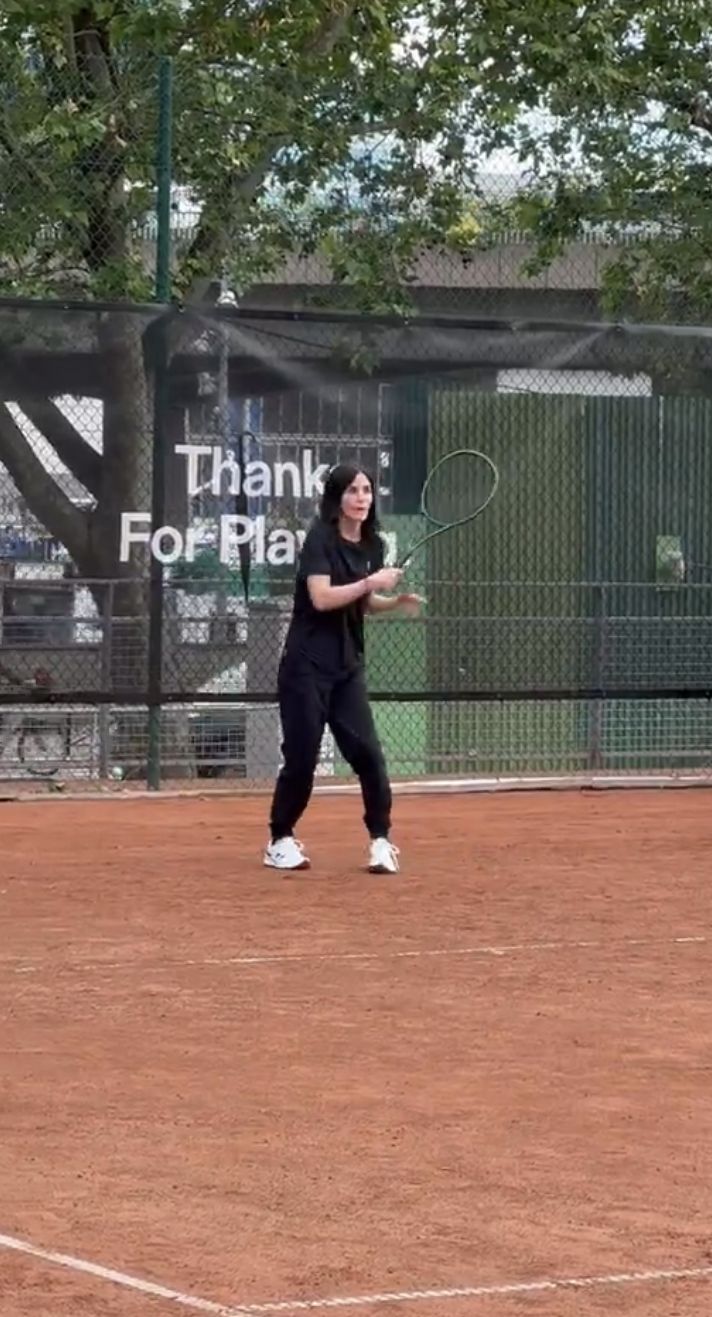 Iga Świątek zagrała w tenisa z Courtney Cox