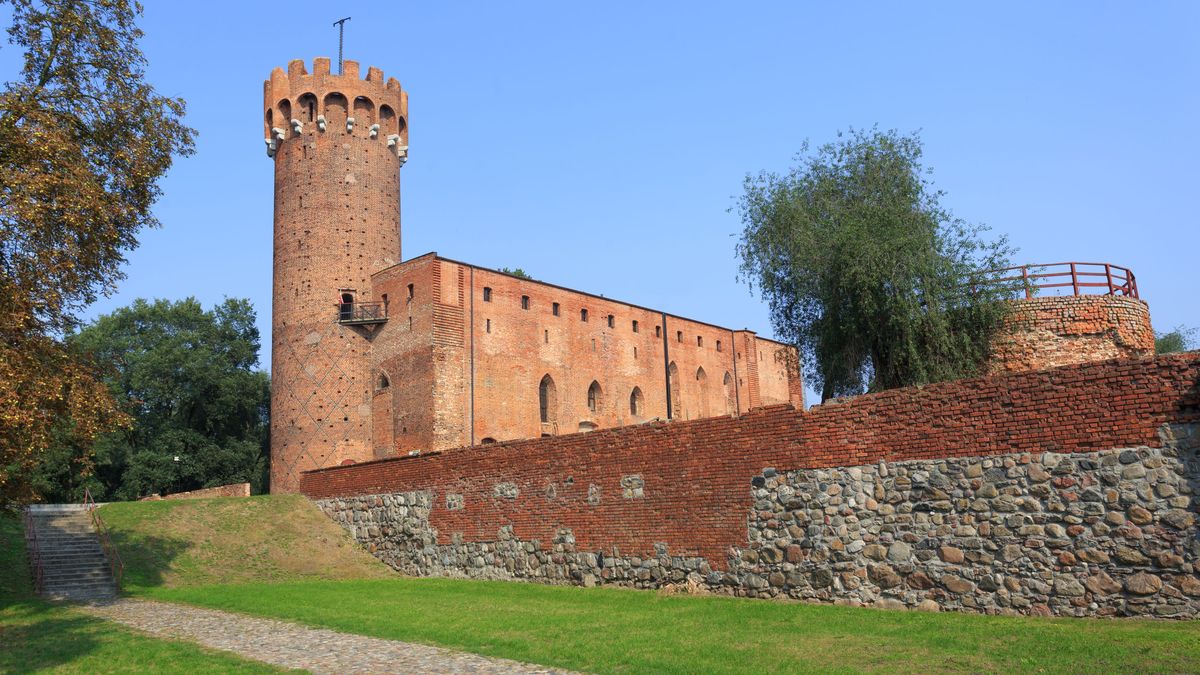 Zamek w Świeciu położony jest malowniczo w zakolu Wisły i Wdy