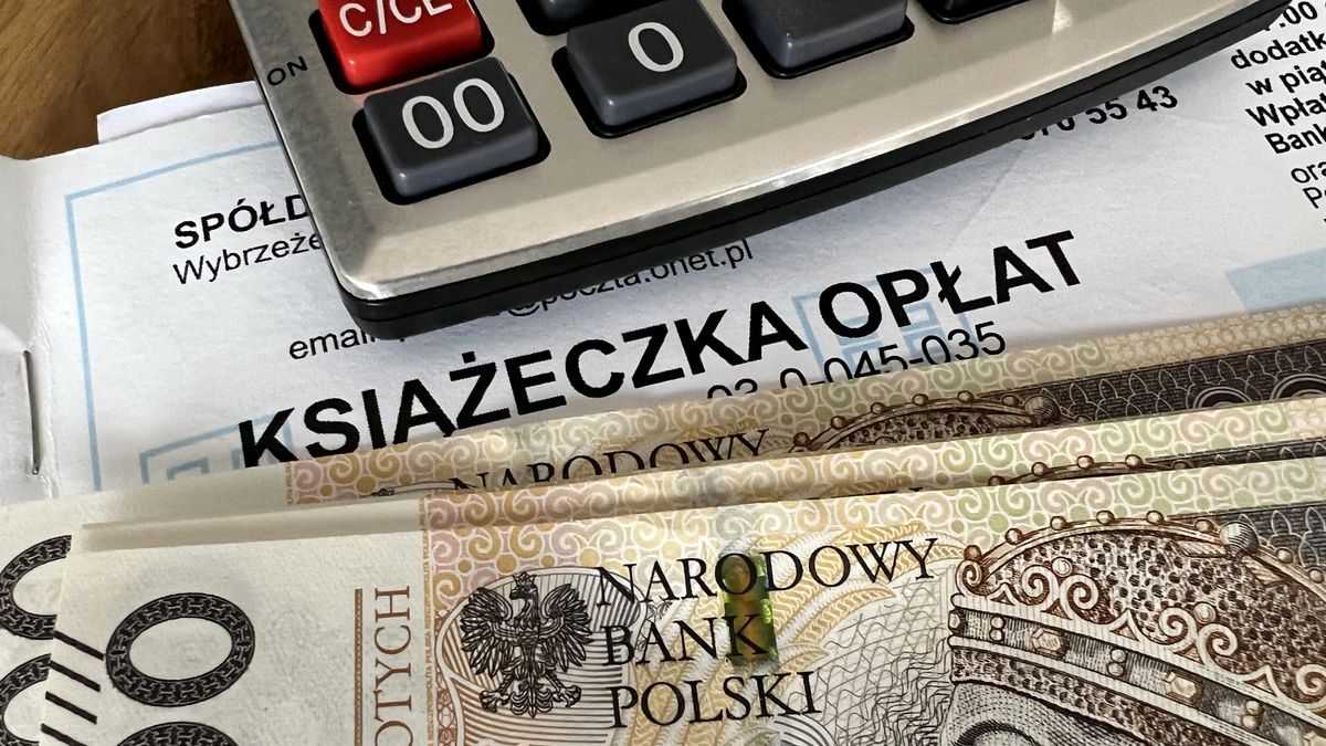 banknoty i monety
Darek Delmanowicz
banknoty, czynsz, drobne, ekonomia, finanse, got�wka, ilustracja, ilustracje, kasa, komorne, ksi�zeczka op�at, kwoty, narodowy bank polski, nbp, op�aty, pieni�dze, pln, podwy�ki, powrzechnego obiegu, procentowe, rachunki, rozliczenia, RP, stopy, wyemitowane, z�ote, z�ot�wka, z�ot�wki, z�otych, znakami pieni�nymi, znaki pieni�ne