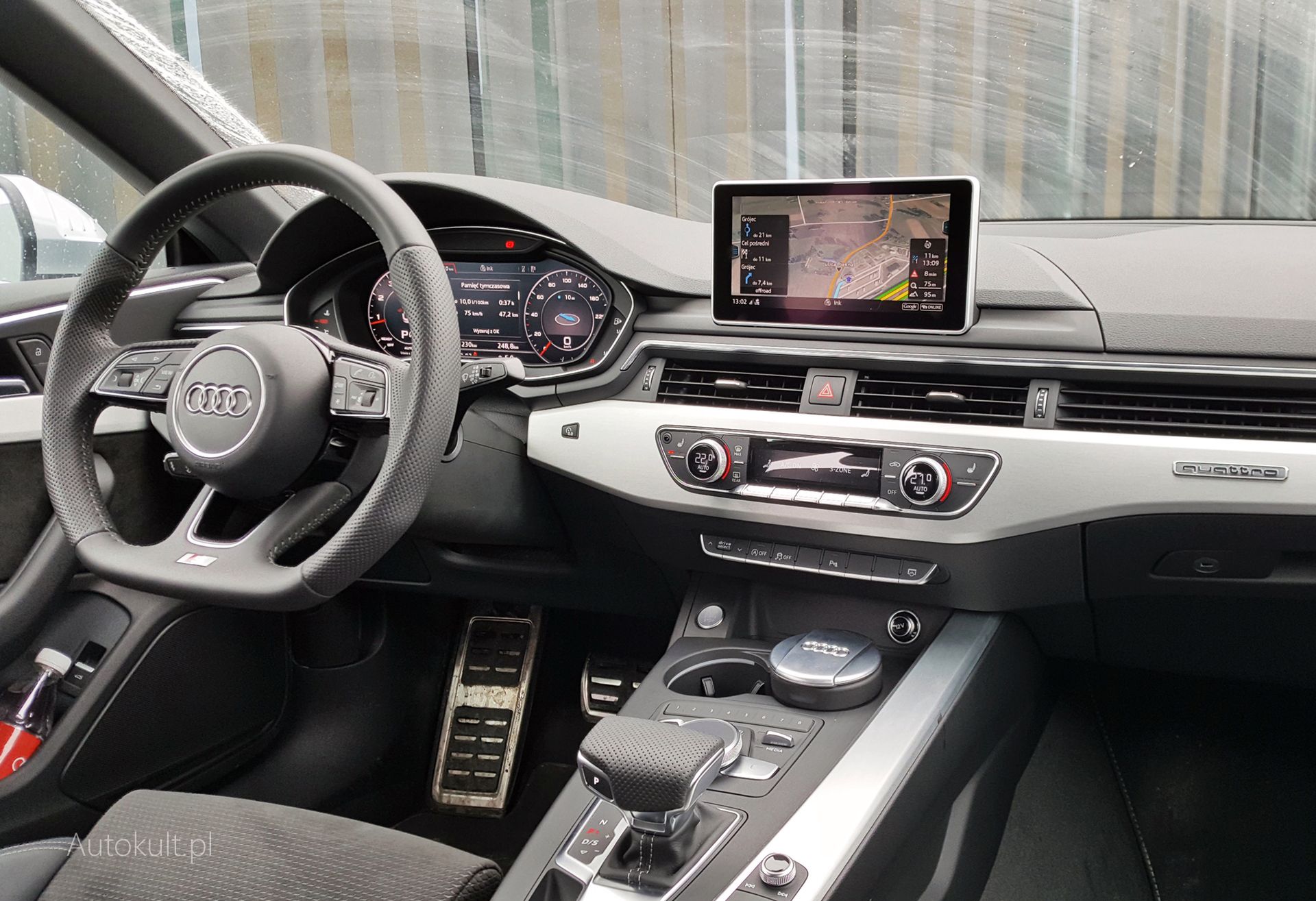 Ten kokpit znam już z A4, ale i tak byłem nim zachwycony i będę za każdym razem, gdy wsiądę do Audi.
