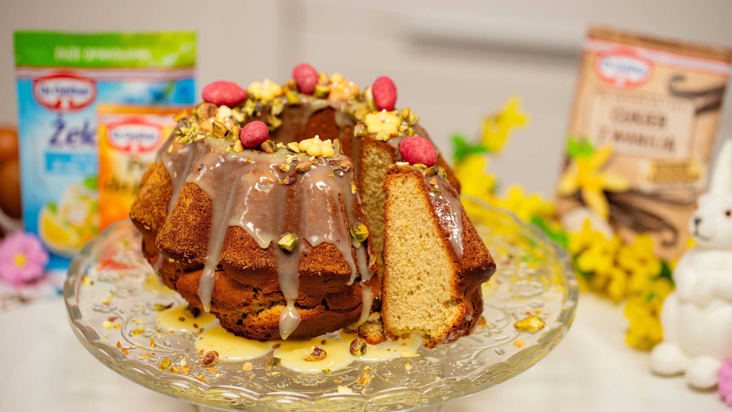 Pistacjowa babka z polewą waniliową