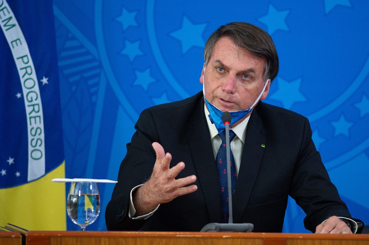 Facebook i Twitter bez respektu dla prezydenta Brazylii. Wpisy o koronawirusie wyleciały