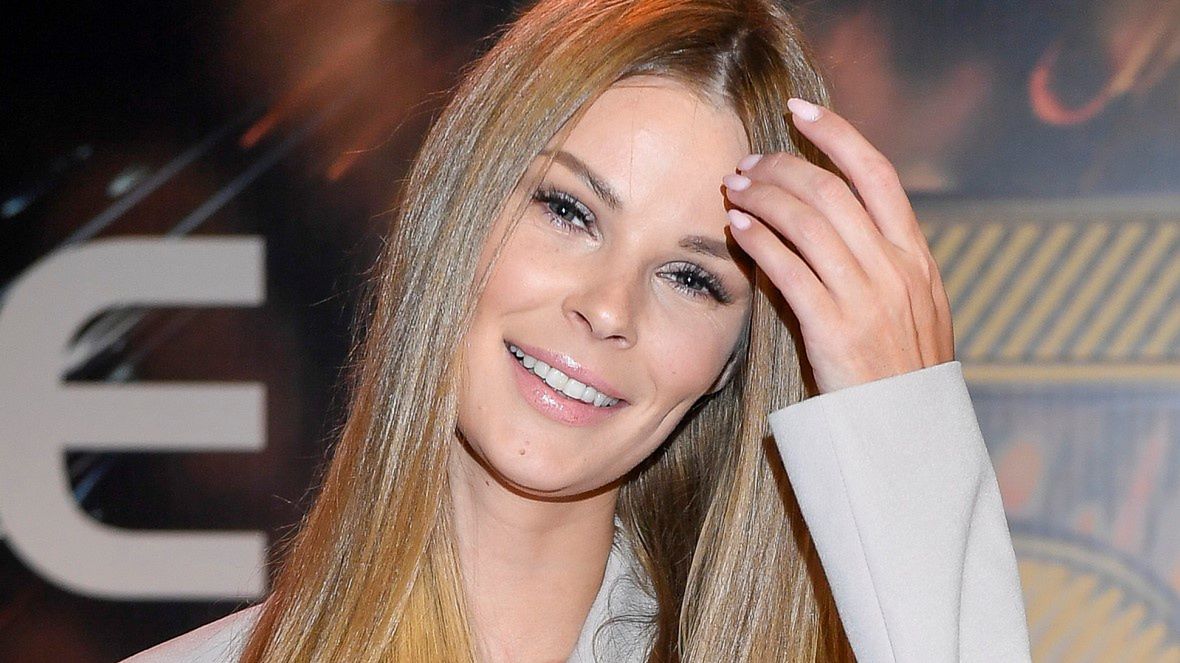 Małgorzata Tomaszewska nosi ponadczasową bluzkę 