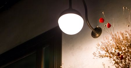 Lampa sąsiada nie daje ci spać? Powołaj się na jeden przepis
