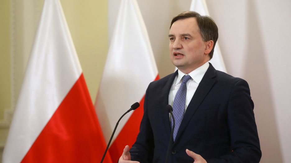Warszawa, 16.02.2022. Minister sprawiedliwości, prokurator generalny Zbigniew Ziobro wziął udział w konferencji prasowej w Ministerstwie Sprawiedliwości w Warszawie, 16 bm. Temat: Komentarz do wyroku Trybunału Sprawiedliwości Unii Europejskiej. (aldg) PAP/Rafał Guz