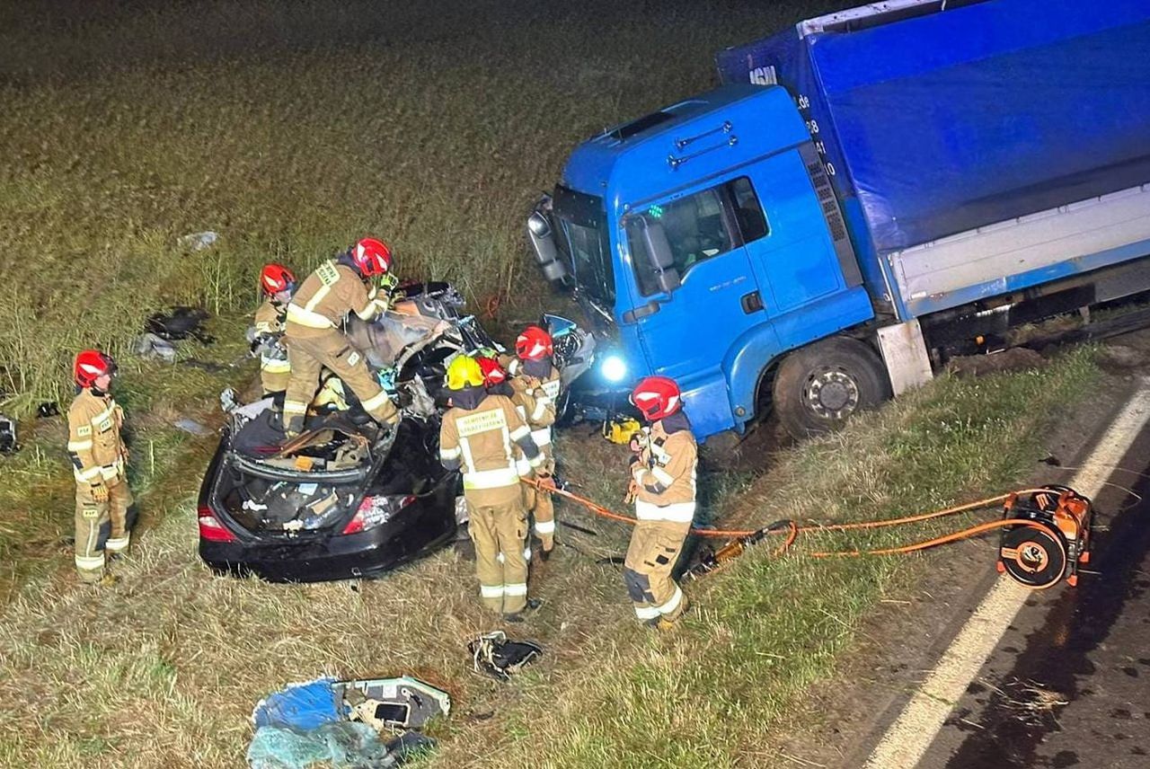 Zginął na miejscu. Wjechał wprost pod ciężarówkę