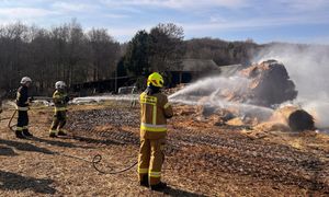 Tragedia na Kaszubach. Ciało w zgliszczach słomy. To rolnik