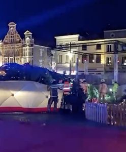 Śmierć na jarmarku. Przewróciła się 20 metrowa choinka