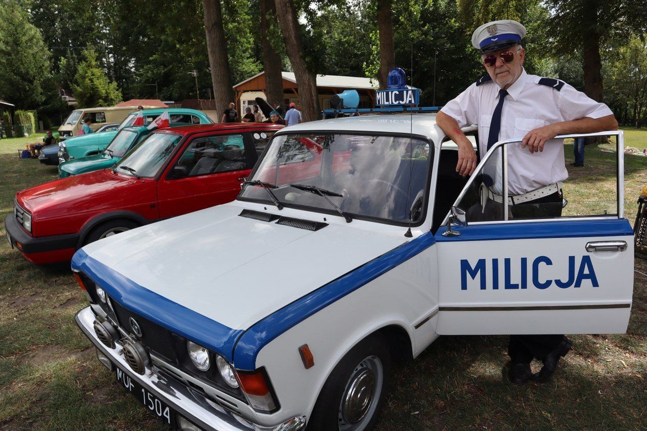 Motoplaża na letnisku w Osiecznej. Można było zobaczyć motoryzacyjne perełki sprzed 1995 roku