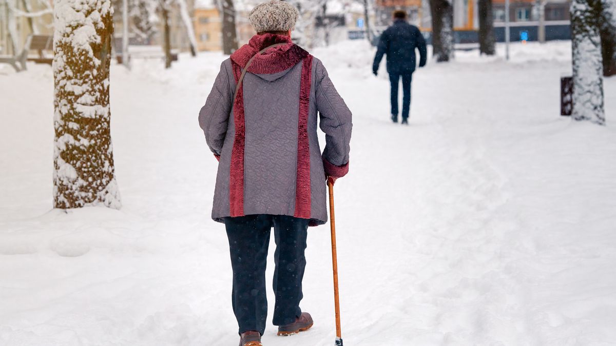"Płacę 100 proc. więcej". Seniorzy komentują ceny prądu