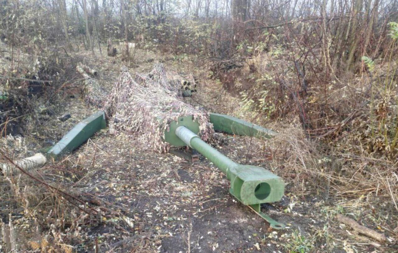 Mock-up of M777 hit by Russians