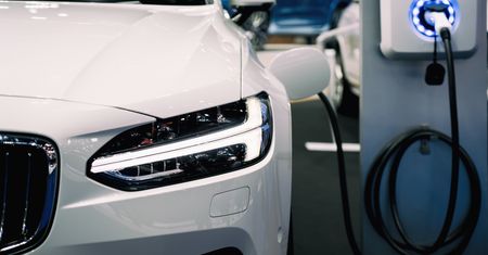 Jak otworzyć stację ładowania samochodów elektrycznych i ile możesz na tym zarobić?