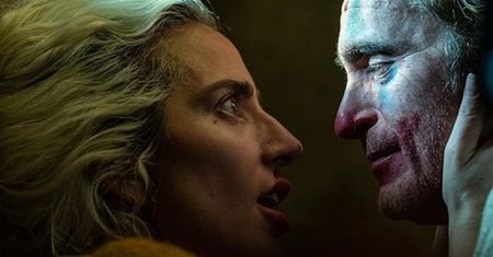 Lady Gaga jako Harley Quinn podbija Internet. Arkham Asylum płonie! (nowe zdjęcia z planu Joker 2)